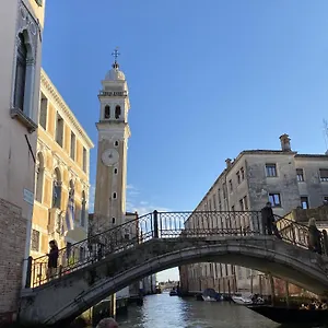 True 2 Bedrooms In The Heart Of Castello Venice
